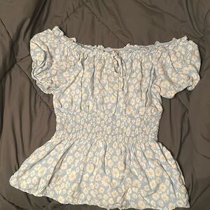 Light blue blouse with daisy print